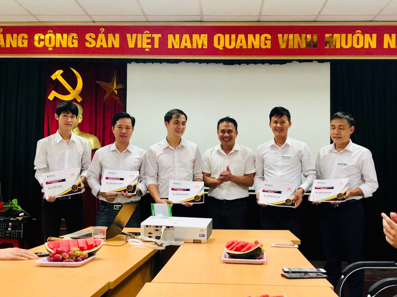 Đến hẹn lại lên, mỗi thứ 2 đầu tiên của tháng, Feroli Việt Nam lại tổ chức buổi “truyền thông nội bộ”
